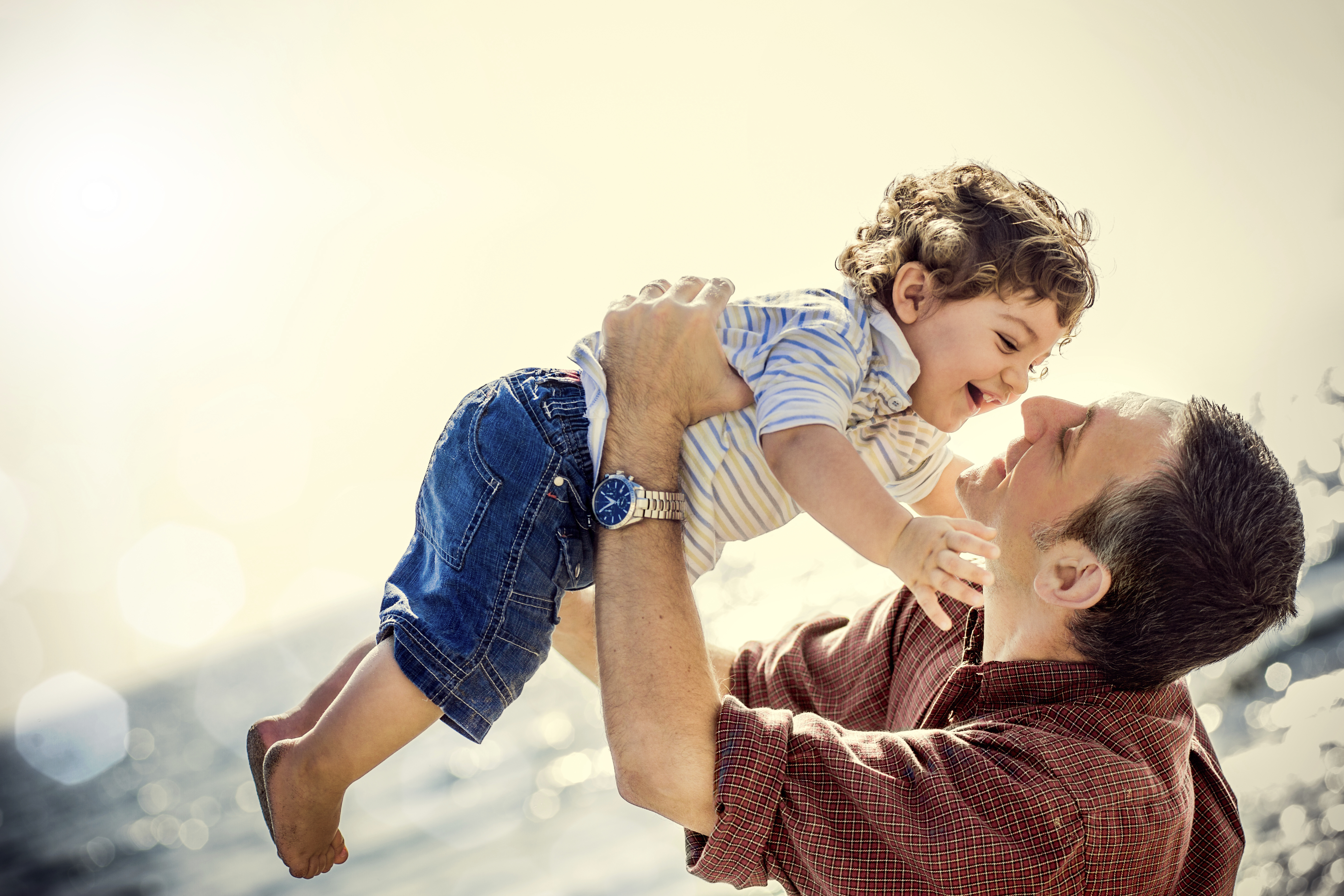 Любовь отца. Father and child. Любовь отца к сыну картинки. Мужчины такие дети. Father holding son.